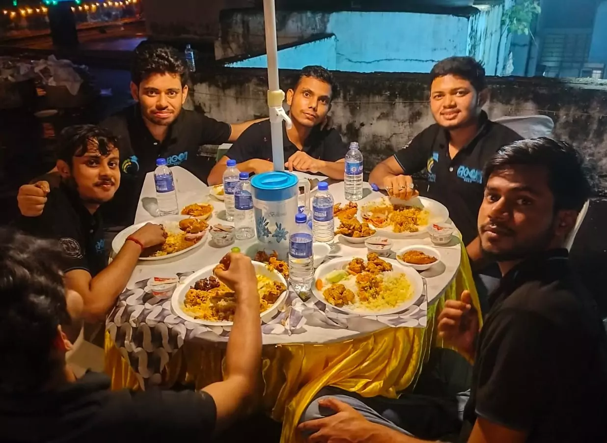 Linton Boys Rooftop Hostel Dinner